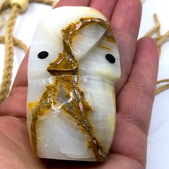 Solid Stone Agate Owl Carving in Cream and Brown - Picture 1 of 7